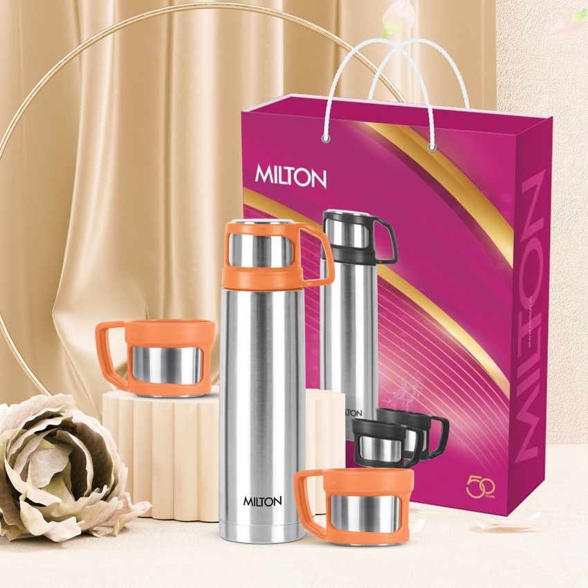 Stainless Steel Vacuum Flask With 2 Cups Gift Set