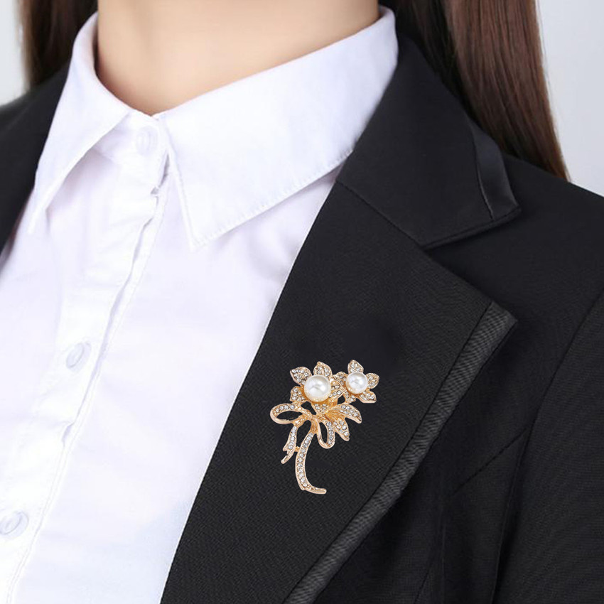 Ladies suit clearance brooch