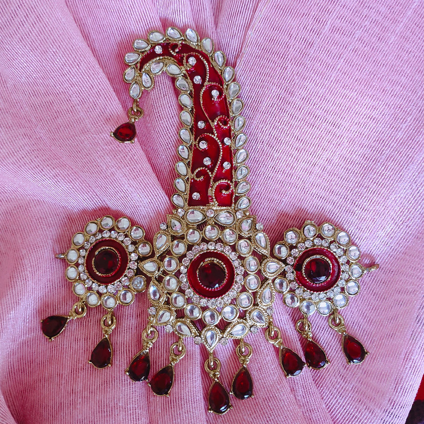 Maroon brooch online