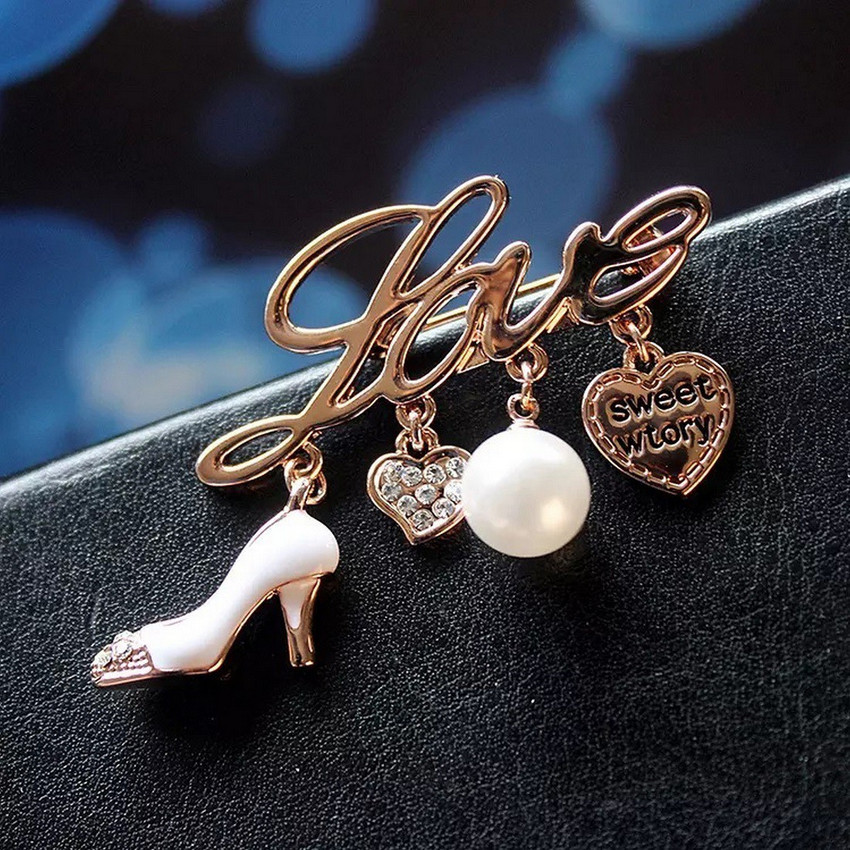 Charm brooch top