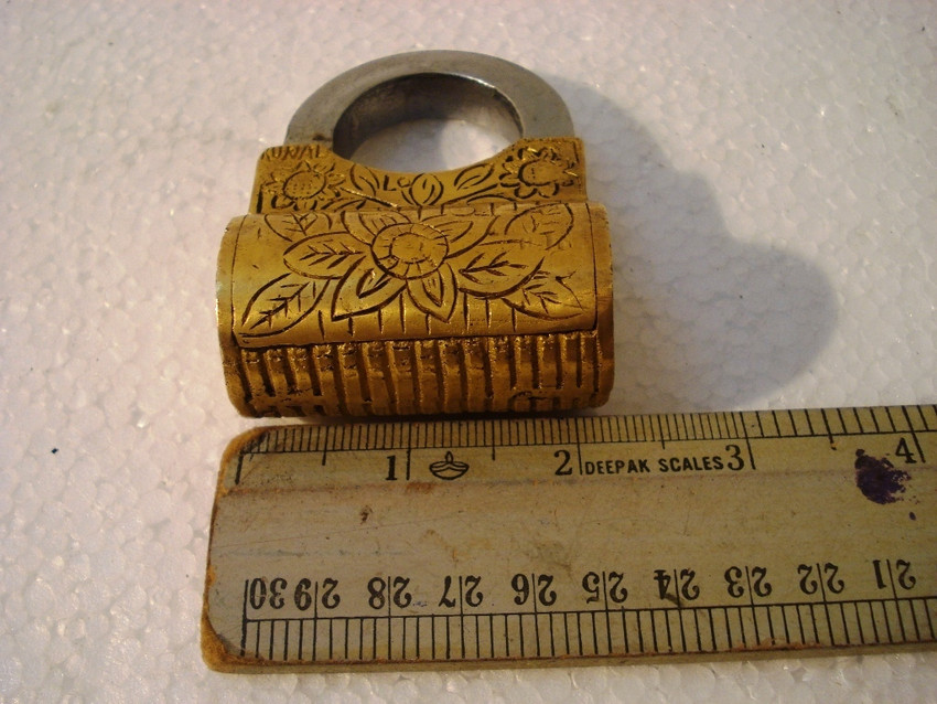 Garden padlock store