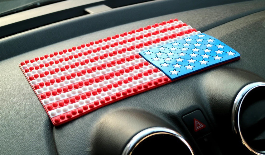 Car dashboard outlet rug