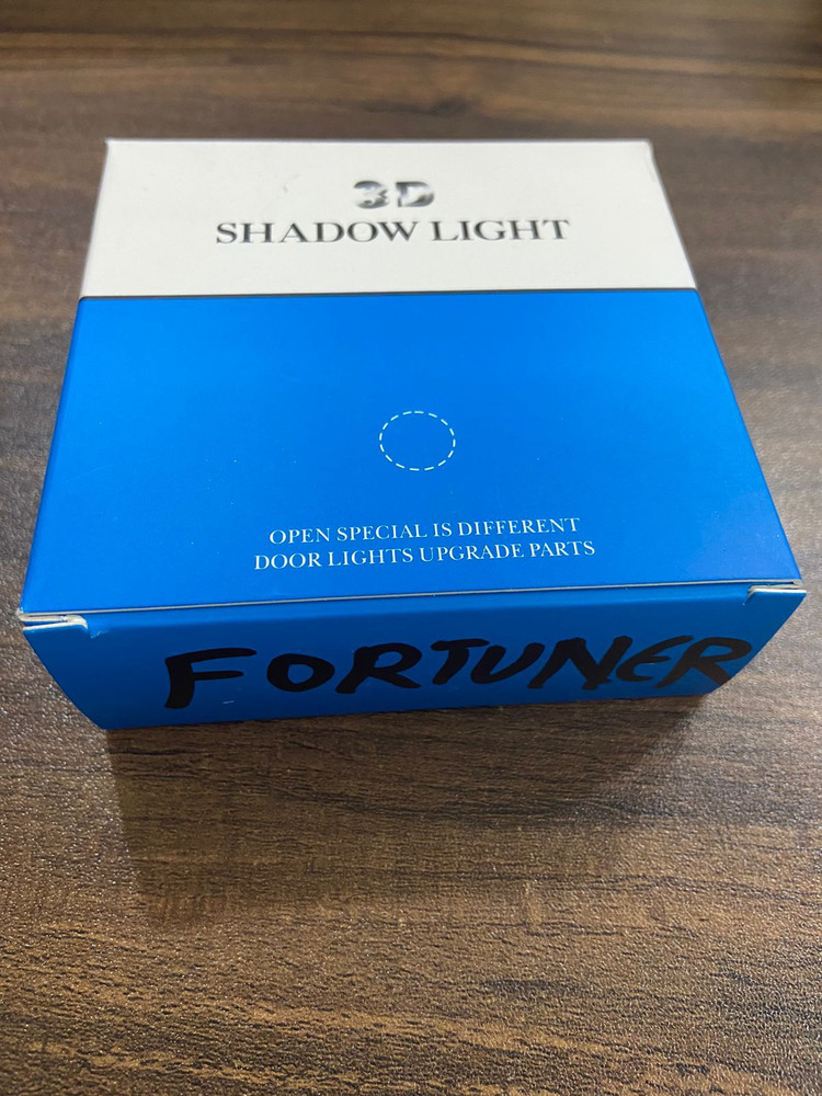 Toyota fortuner shop door light