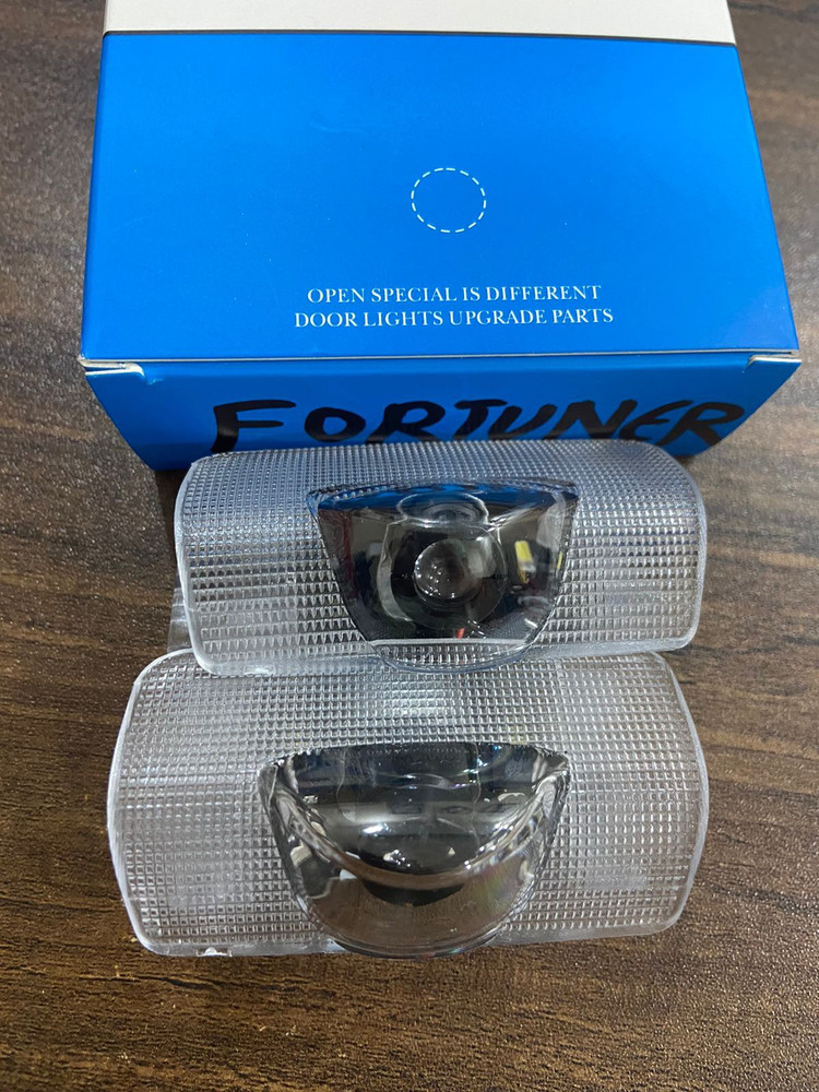 Toyota fortuner top door light