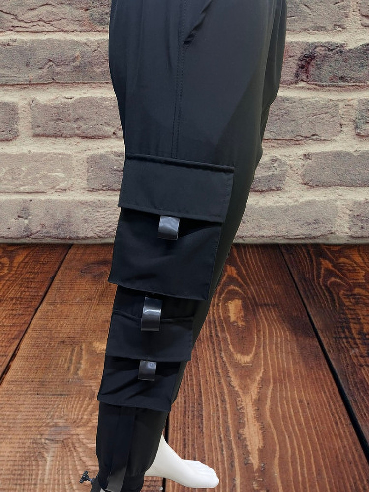 Triple pocket strap on sale cargo pants black