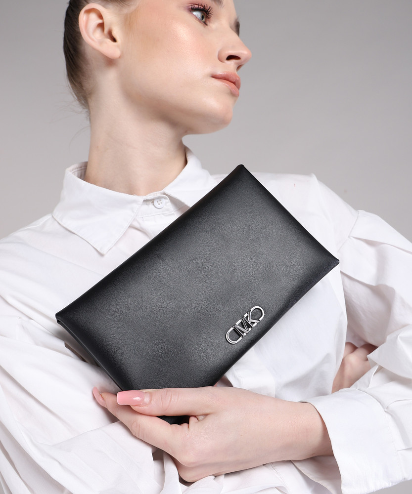 Michael kors clutch india discount