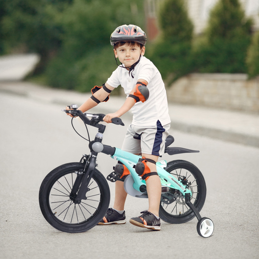 Kids playing cycle outlet