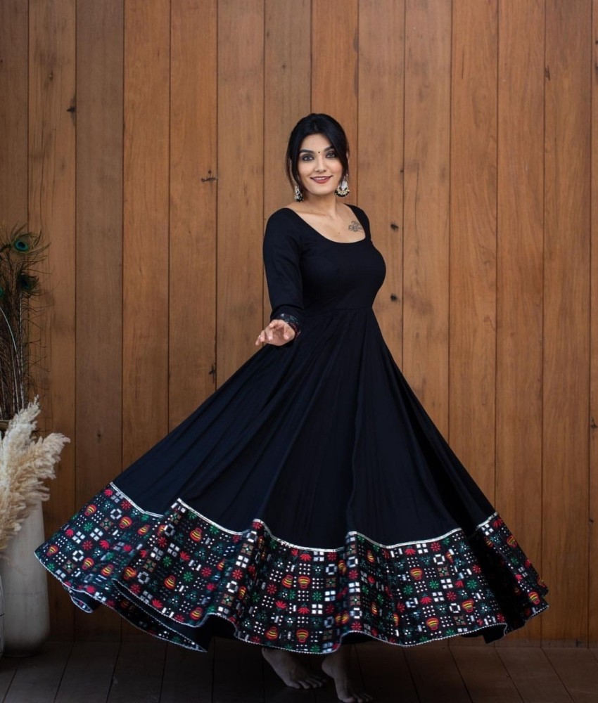 Black traditional gown best sale