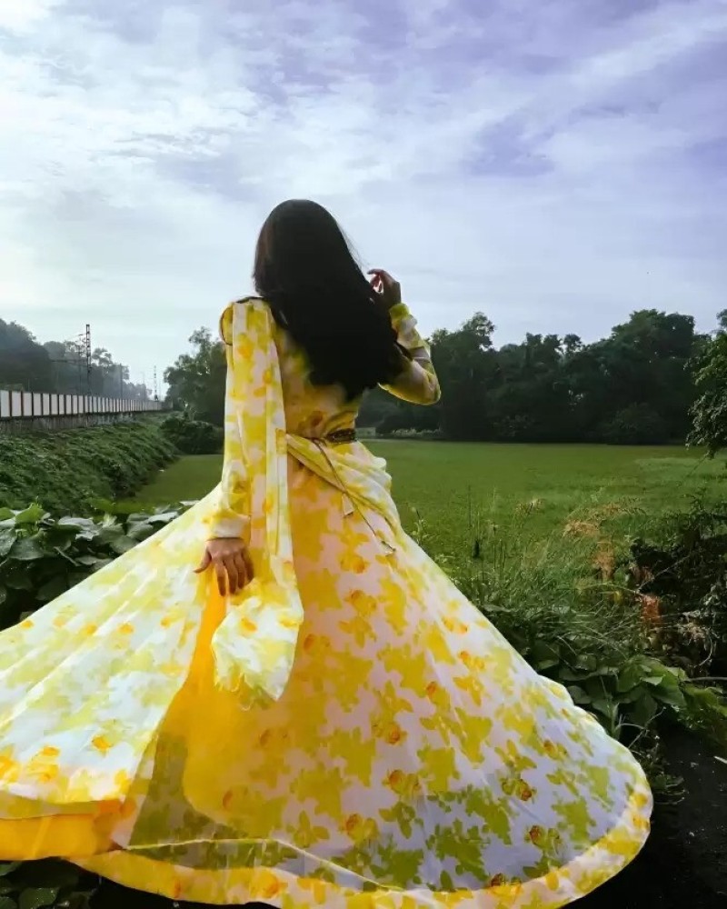 Yellow and white store dress