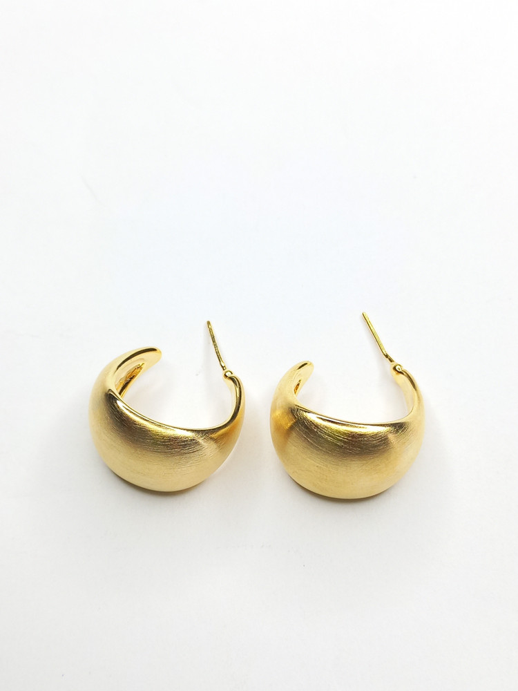Trending hotsell stud earrings
