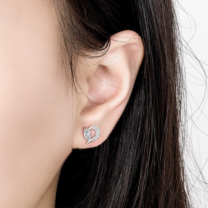 Pandora sales fashionable heart studs