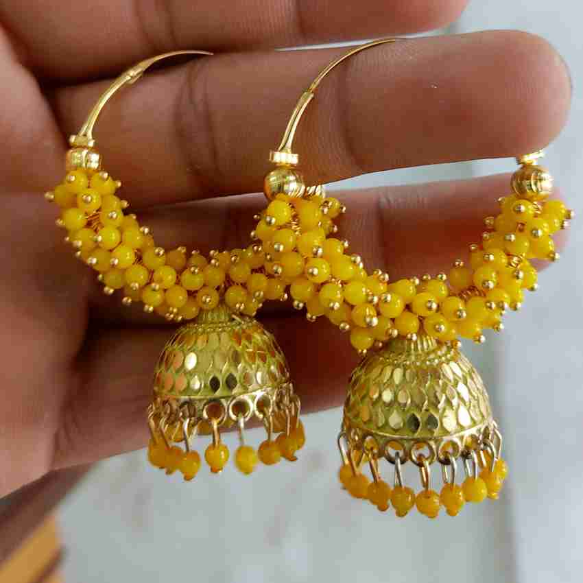 Earrings in yellow colour store