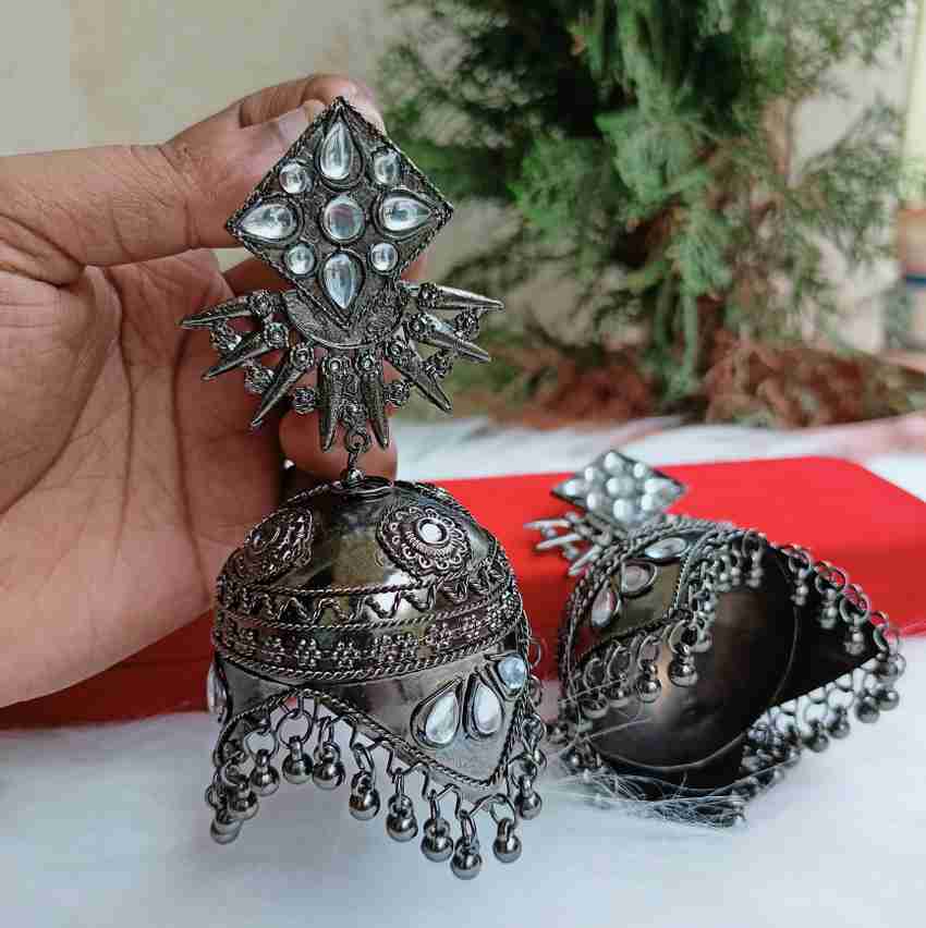 Junk jewellery earrings store