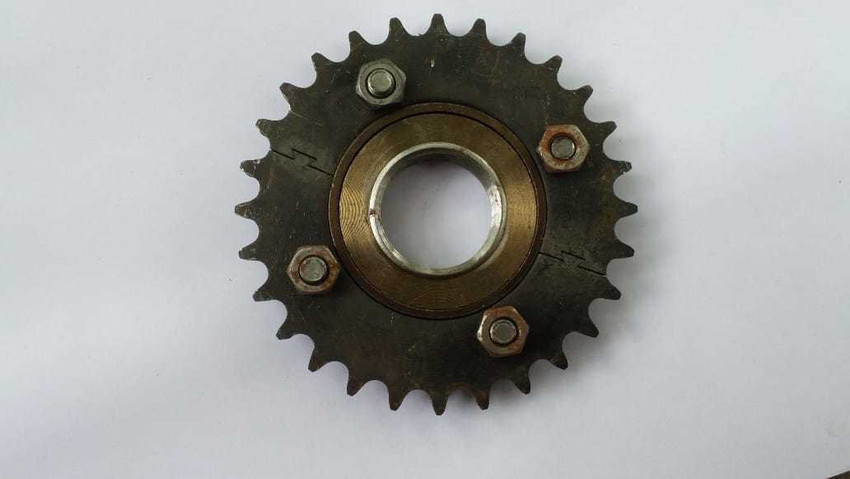 Freewheel sprocket outlet for electric motor