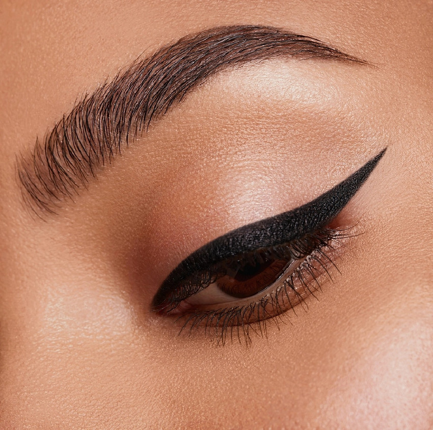 Glossy eyeliner on sale