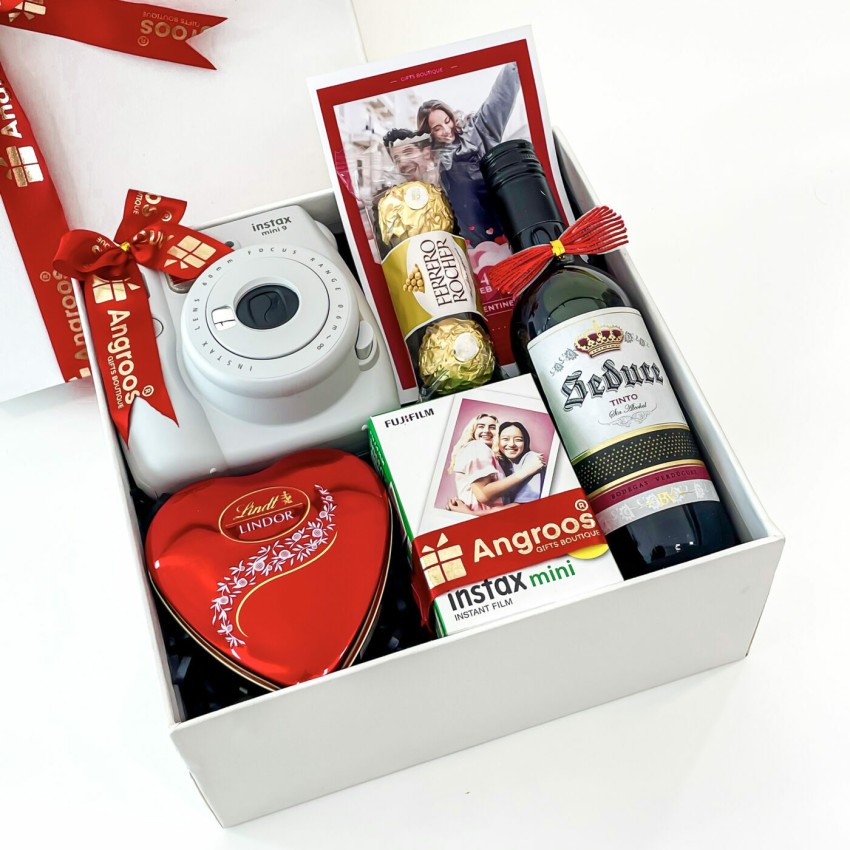 https://rukminim2.flixcart.com/image/850/1000/xif0q/fmcg-combo/s/l/q/love-and-love-only-valentine-s-day-gift-with-polaroid-camera-and-original-imagmhehc2cwkpf4.jpeg?q=90