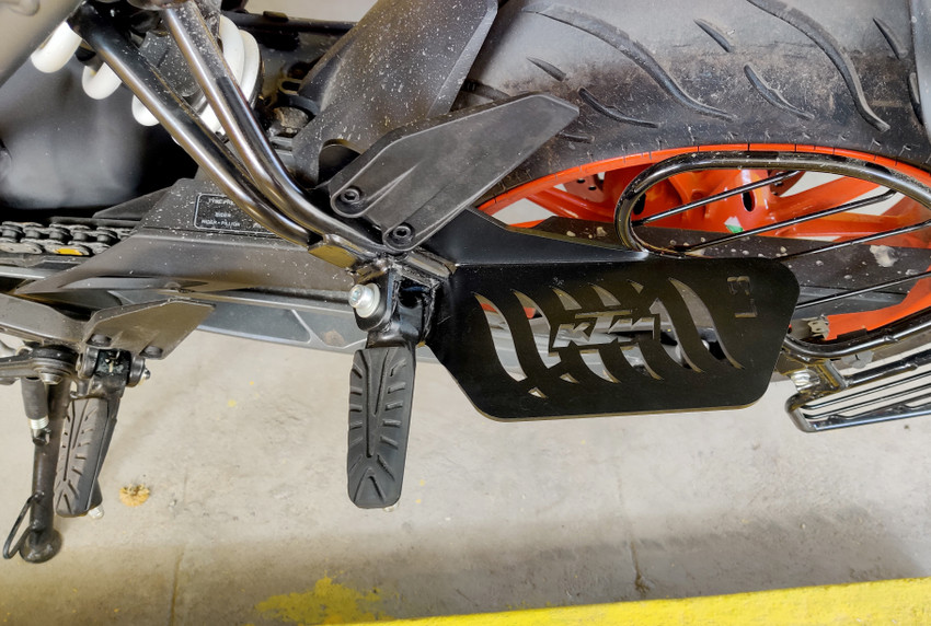 Duke 200 footrest hanger price 2025
