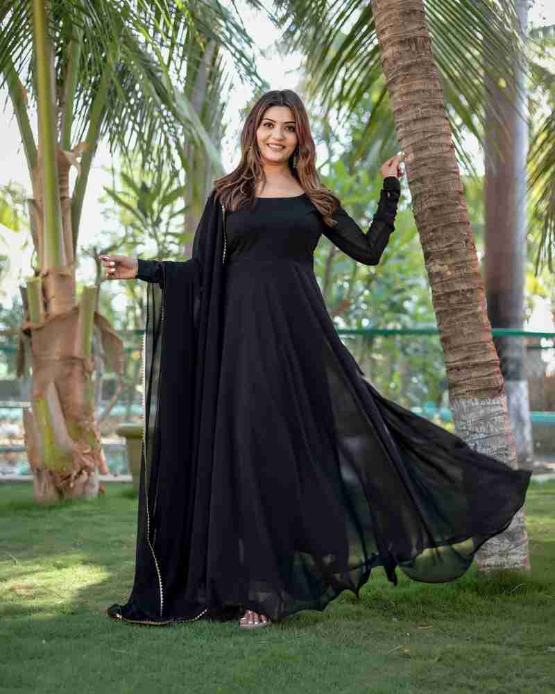 Black long store dress with dupatta