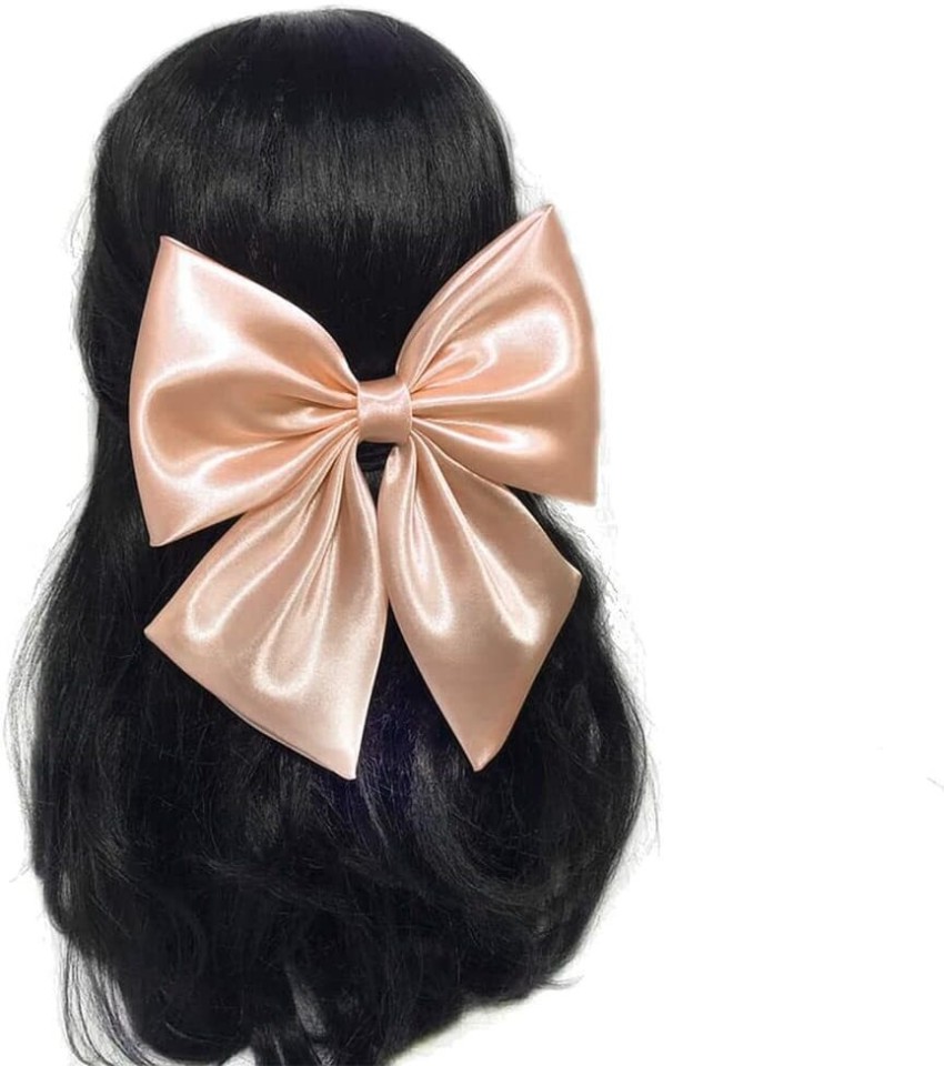 breanna cohoon | holiday hair bows this season 🫶🏼 we love claw clips &  we're loving hair bows try this easy hair hack to add a little holiday  touc... | Instagram