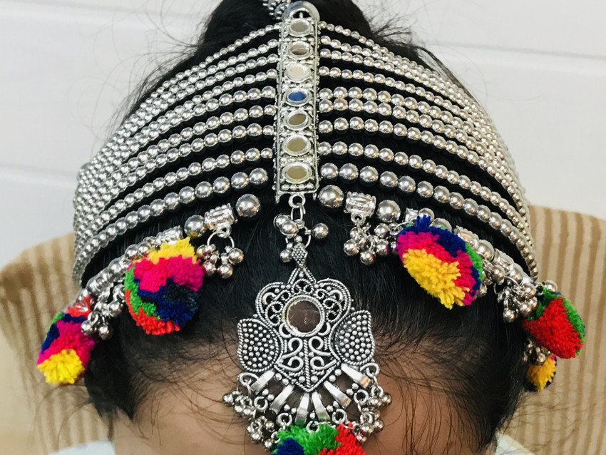 Pom pom maang tikka best sale
