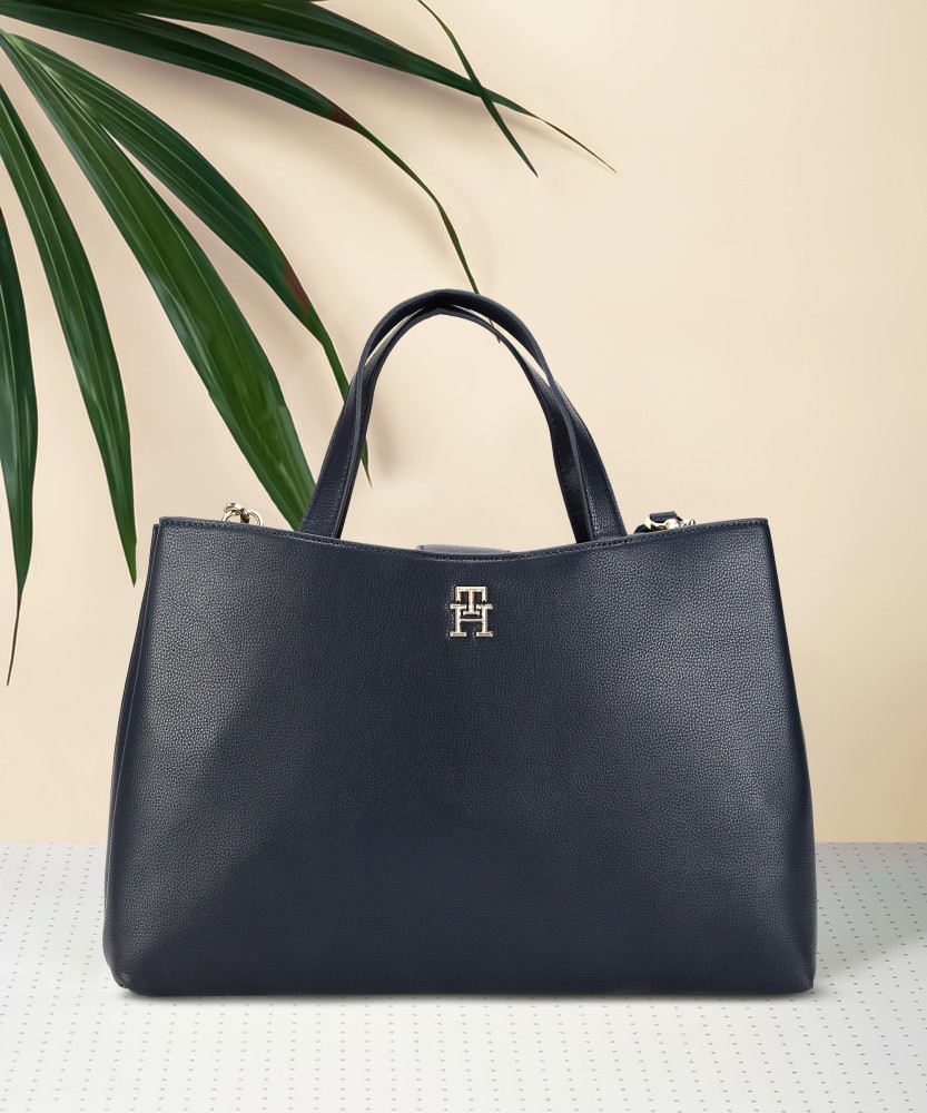 Flipkart tommy best sale hilfiger bags