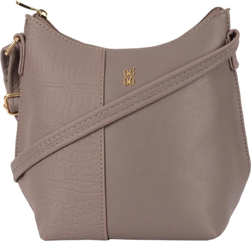 Baggit Women's Sling Bag (Beige) : : Fashion