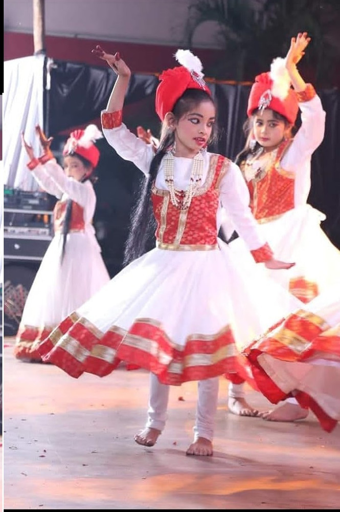 BharatanatyamWorld Kathak Dress Costume 6 meter flare with Brocade Border Indian Classical Dance Kids Costume Wear Price in India Buy BharatanatyamWorld Kathak Dress Costume 6 meter flare with Brocade...