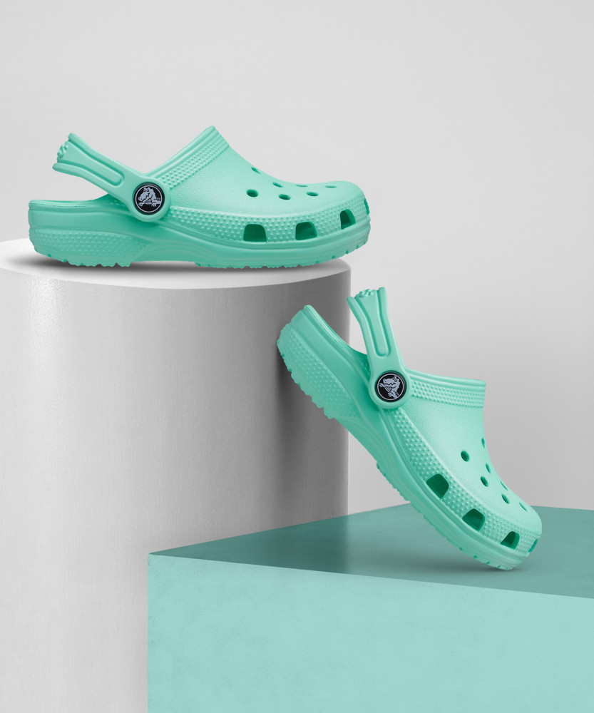 girls with crocs
