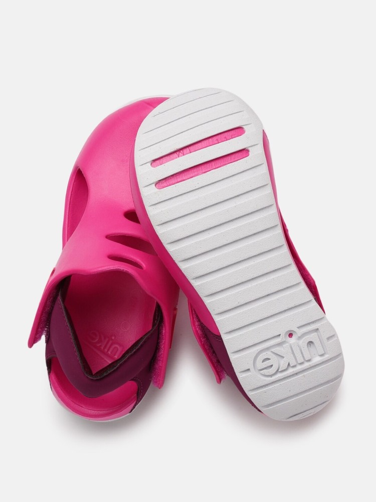 Nike sandals discount price at sportscene