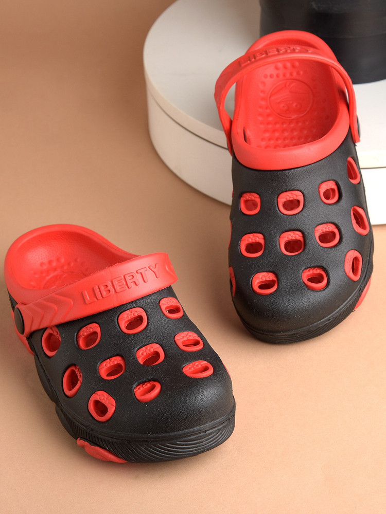 Details 143+ black shoes jayanagar kenmei.edu.vn