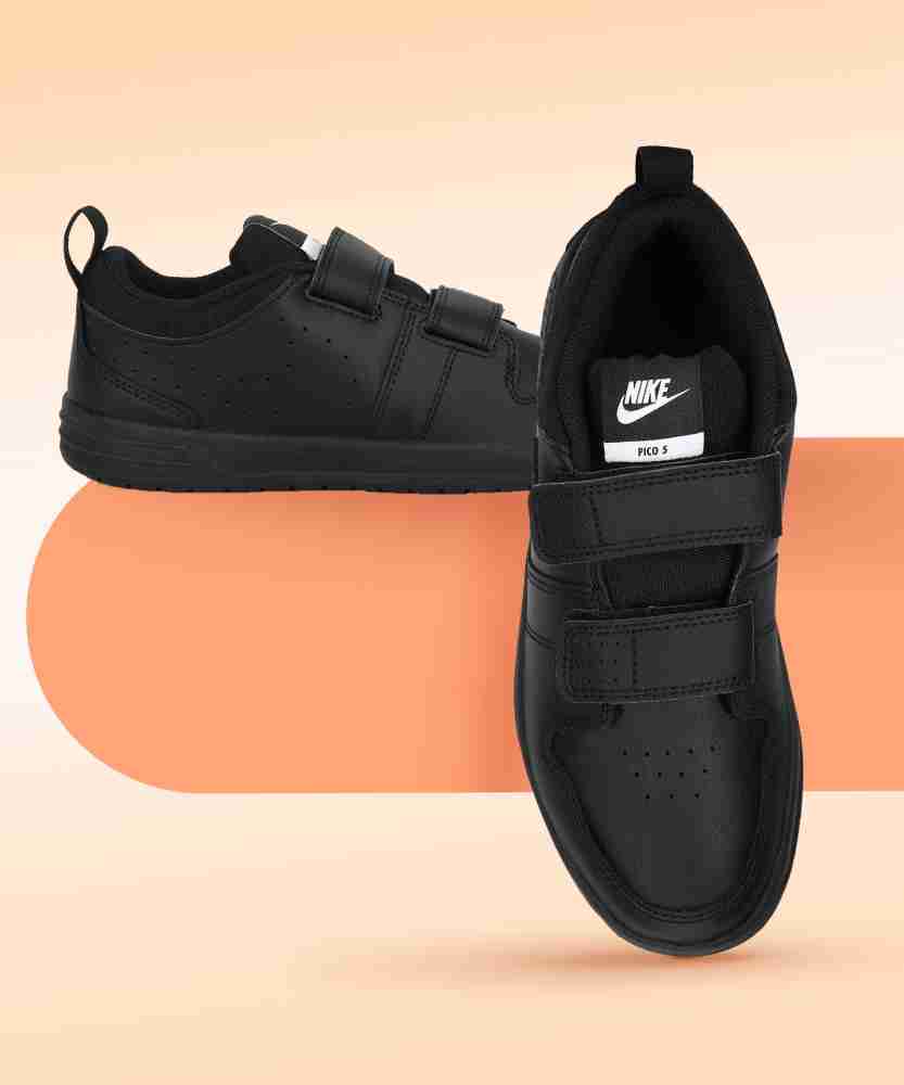 Nike trainers store with velcro straps