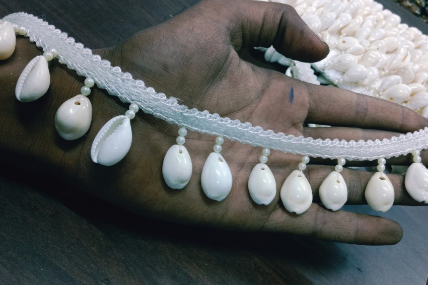 mk creation awesome quality shells (kaudi) latkan lace white color
