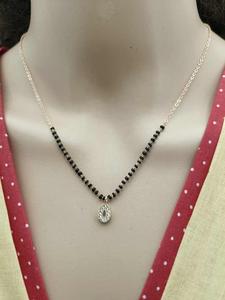 Gale ke hotsell mangalsutra