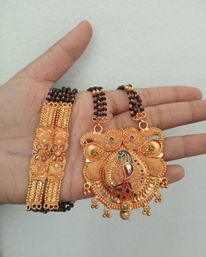 Gold mangalsutra cheap traditional design