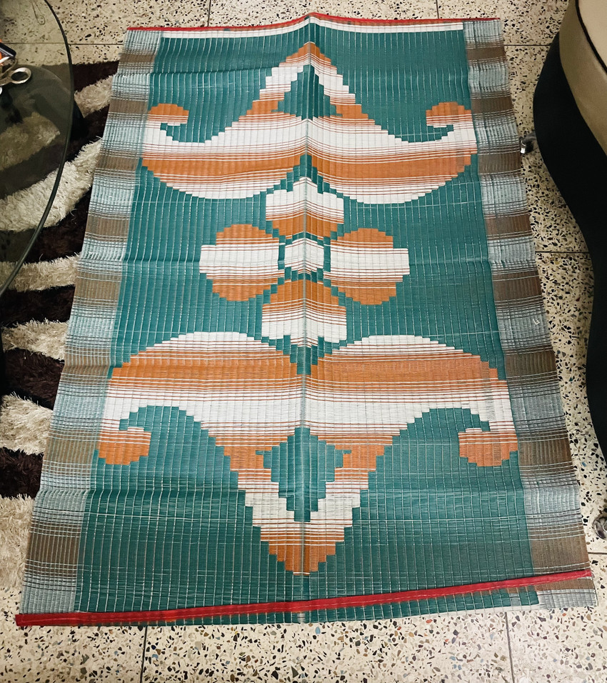 Plastic sleeping store mat
