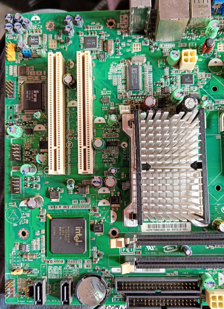 Intel desktop board top d945gcpe