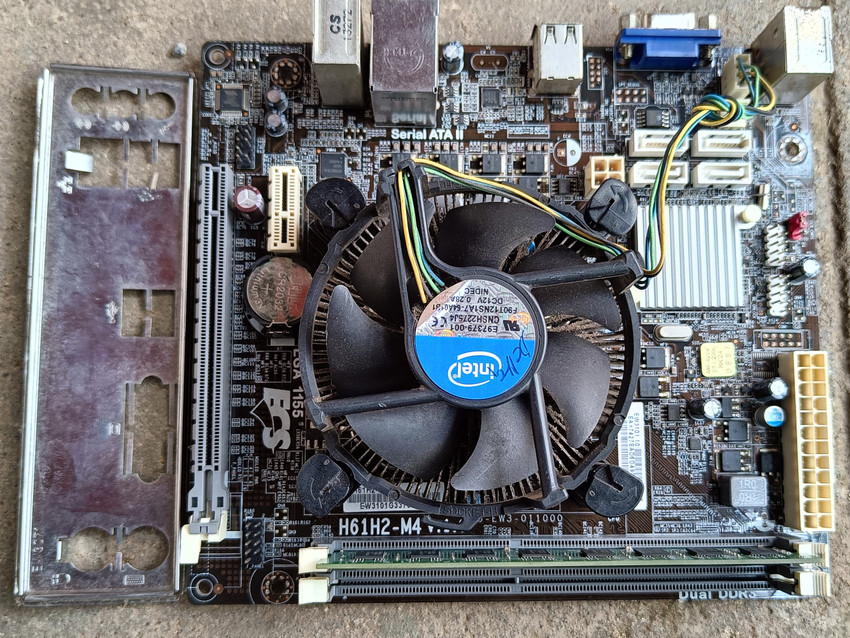 Dtech ECS H61H2 Motherboard Intel G2020 Processor 2Gb Adata