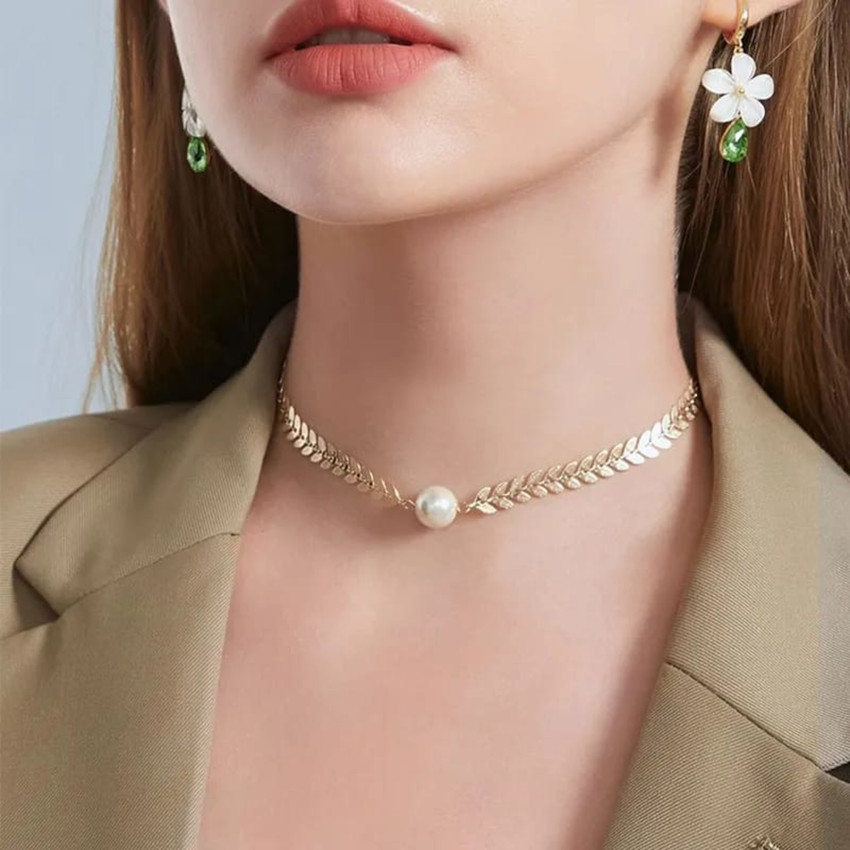 Big gold choker necklace top
