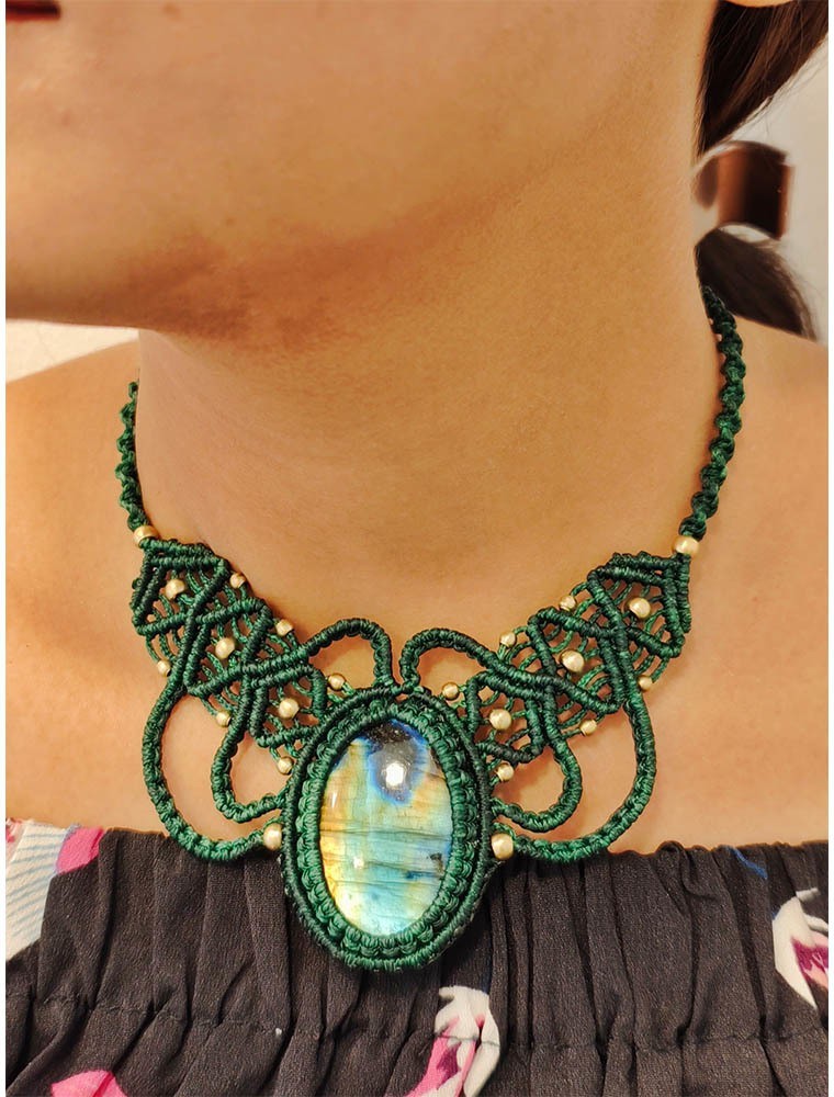 Green thread clearance necklace