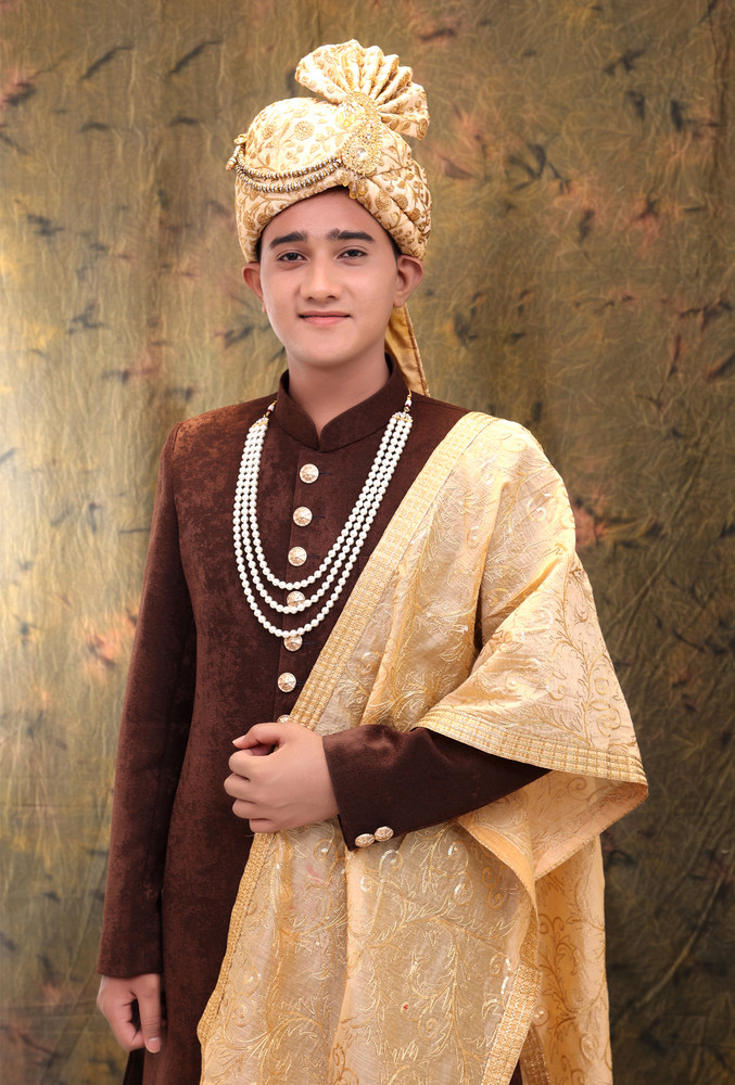 Moti haar for groom on sale