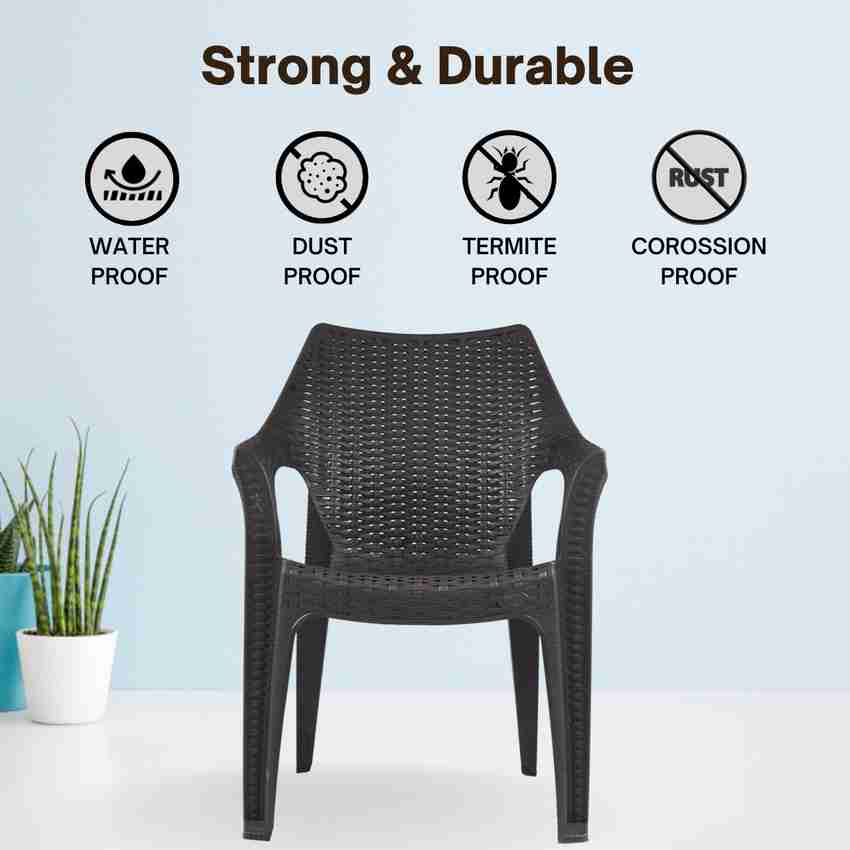 Intimate plastic chair 2025