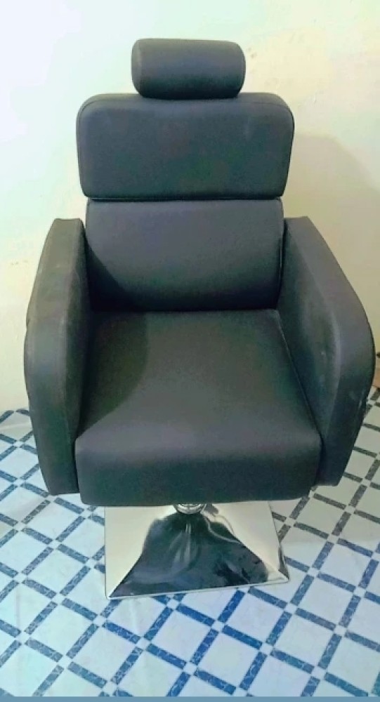 Beauty parlour chair discount low price olx