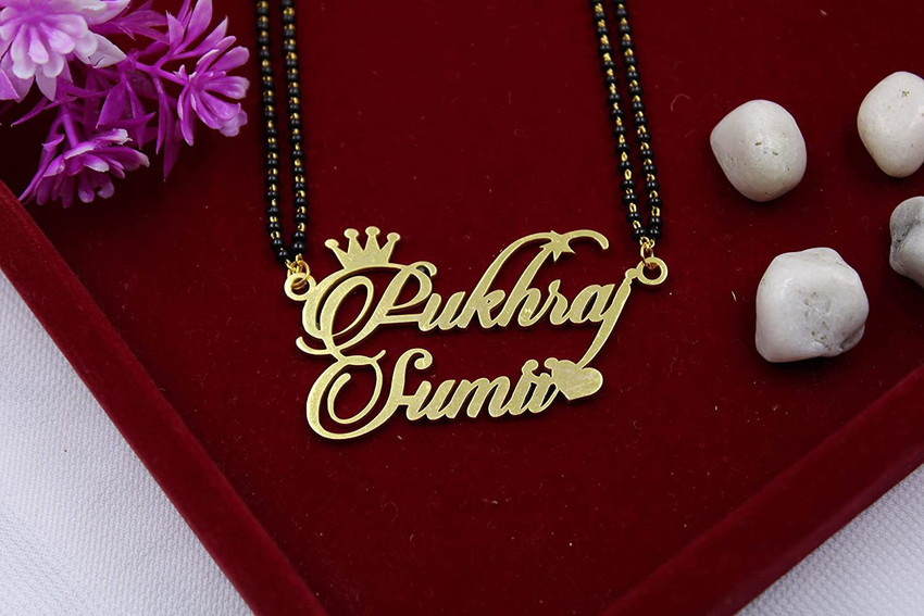 Naaz top name locket