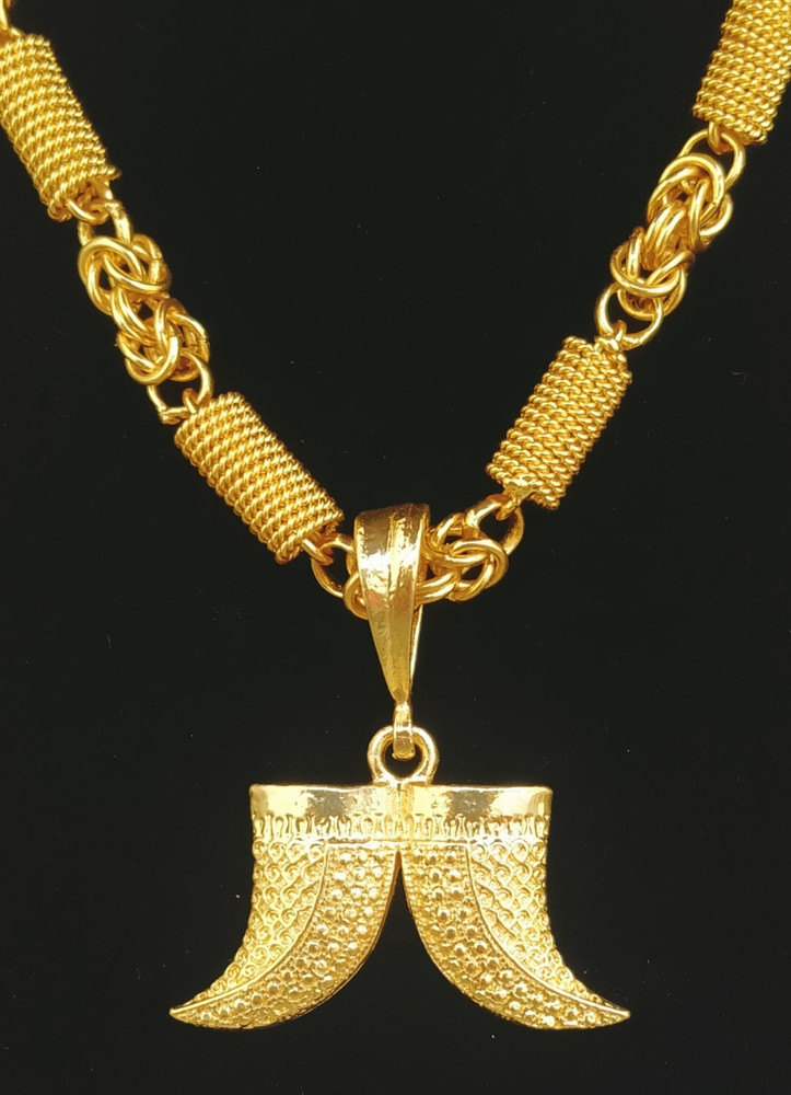 Gold chain with puligoru top