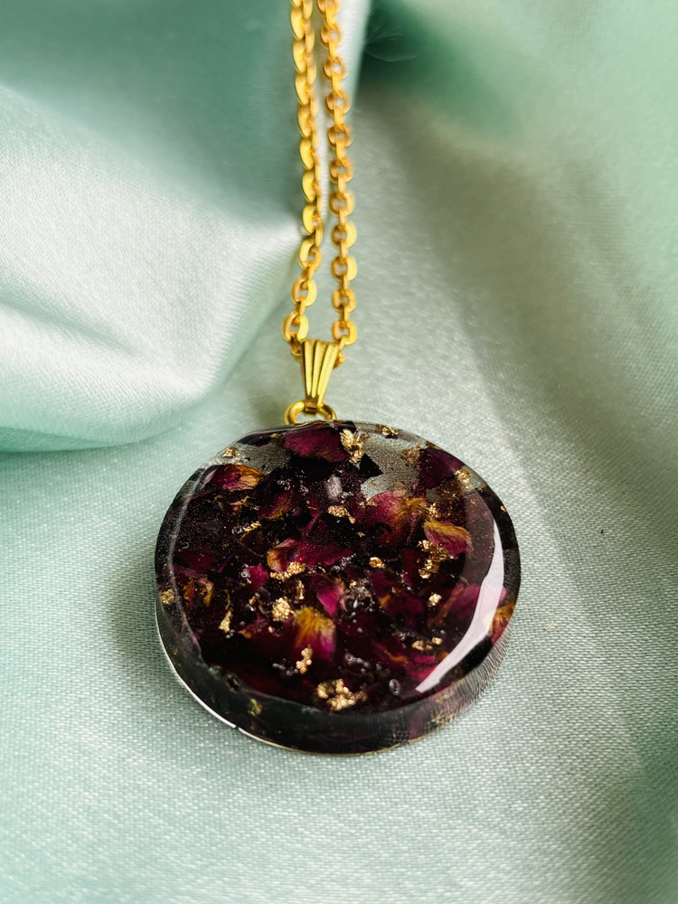 Rose petal necklace new arrivals