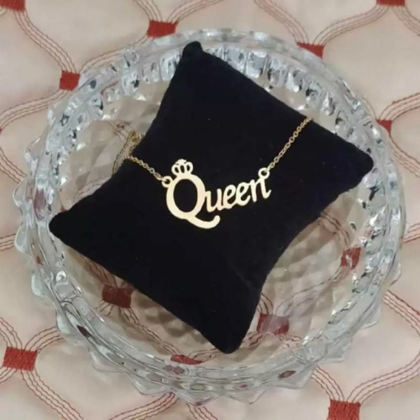 Queen deals name pendant