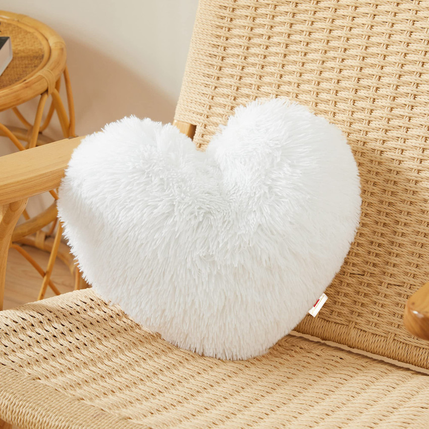 Wondershala White heart pillow Microfibre Polyester Fibre Solid