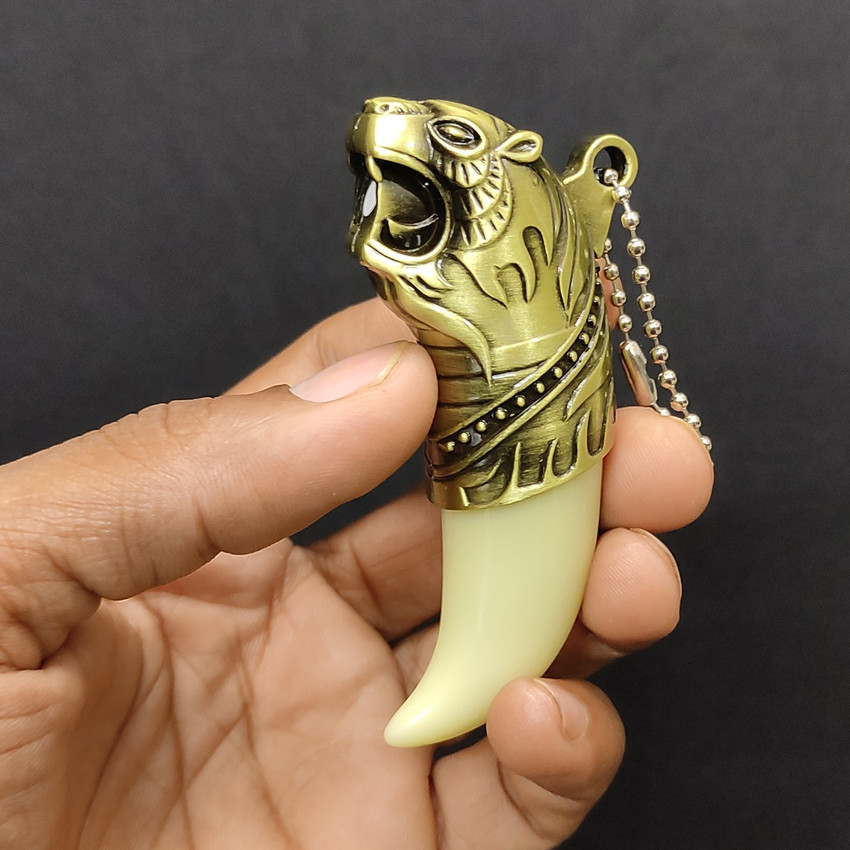 Tiger tooth pendant gold hot sale