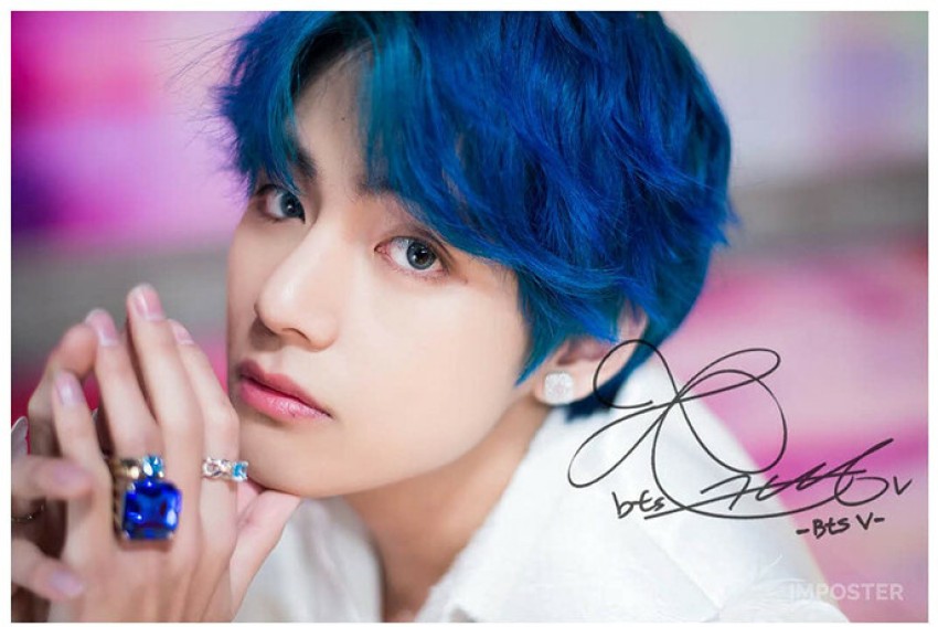 Taehyung with blue hair💜💙 | BTS Amino
