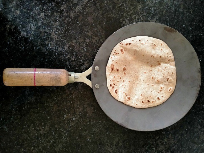 https://rukminim2.flixcart.com/image/850/1000/xif0q/pot-pan/l/k/i/roti-tawa-paratha-tawa-chapati-tawa-iron-tawa-with-wooden-handle-original-imagky9agpucddw7.jpeg?q=90